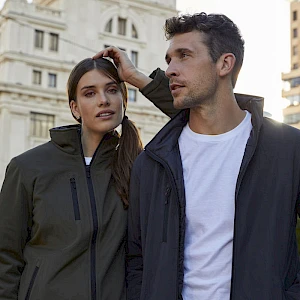 Topattu Softshell-takki-painatuksella