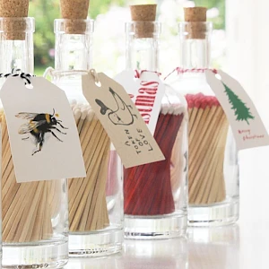 Tulitikut Pullossa logolla