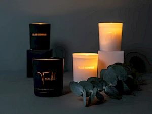 Tuoksukynttilä logolla