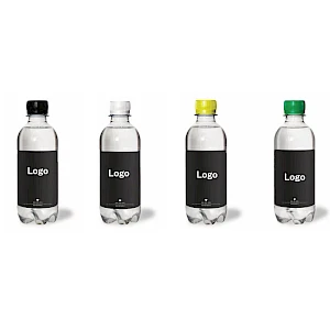 Vesi omalla etiketillä musta etiketti