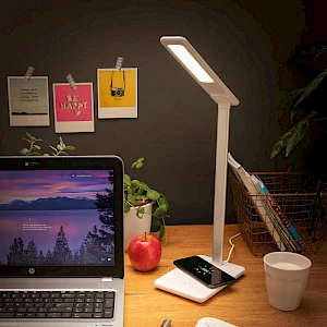 Pöytälamppu laturilla