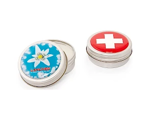 Huulirasva alumiinirasiassa