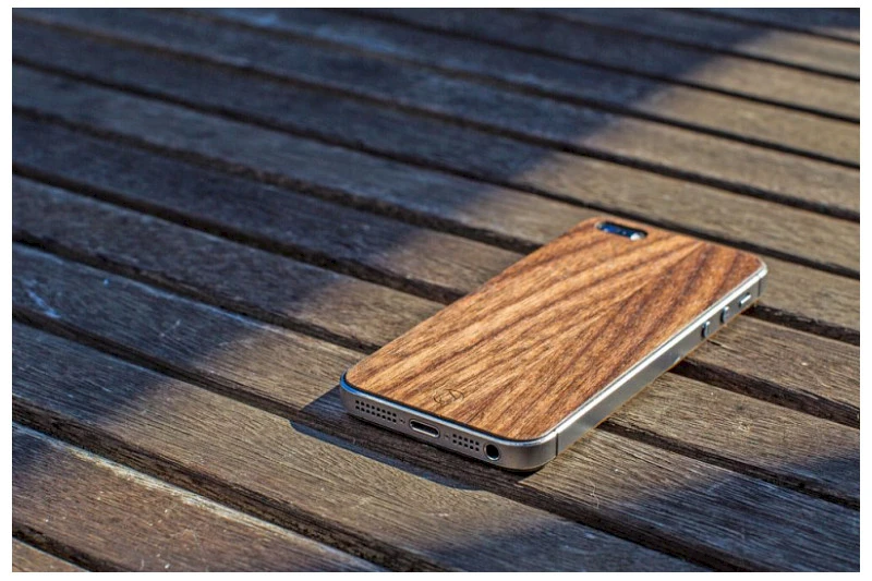 Puinen kännykkäkuori Iphonelle