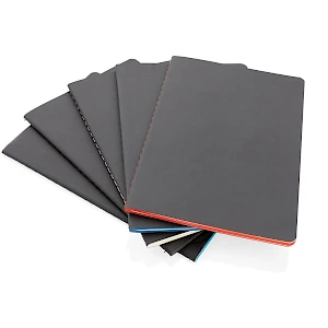 Pehmeä kantinen Muistikirja värillisillä reunoilla