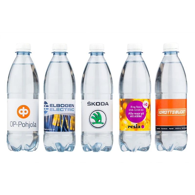 Vesipullo juomapullo omalla etiketillä