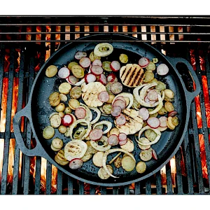 Valurautapannu Pizza & Herkut