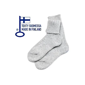 Kotimaiset Villasukat Harmaa ja suomalainen suklaa lahjapaketti