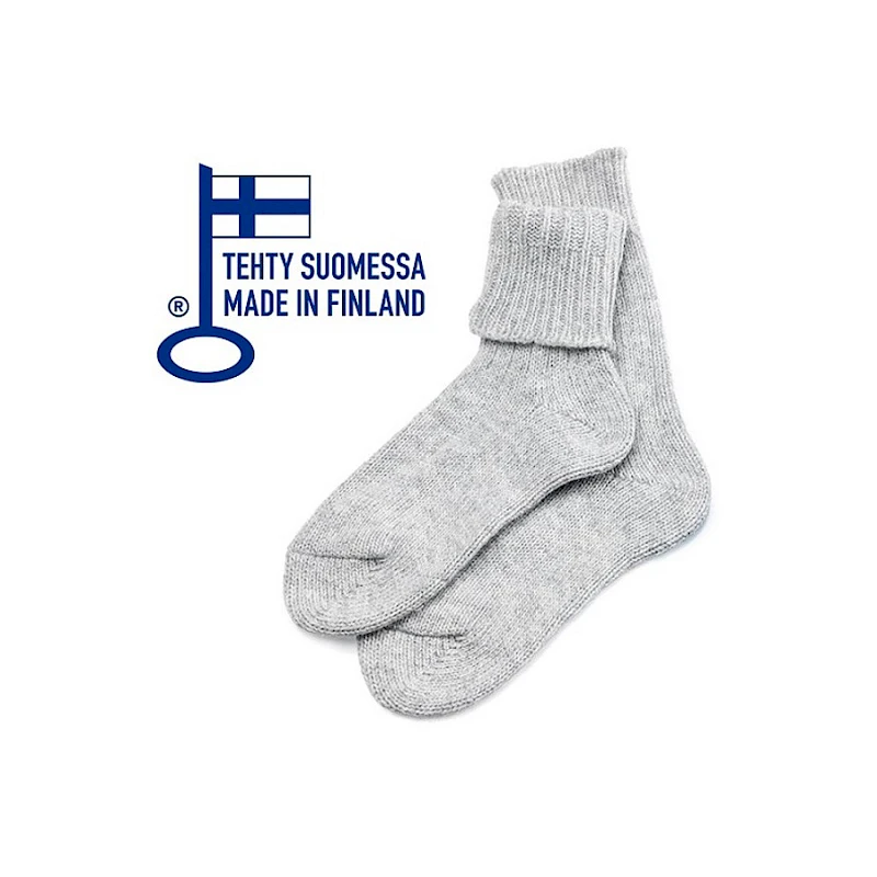 Kotimaiset Villasukat Harmaa ja suomalainen suklaa lahjapaketti