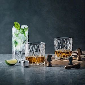 Jääpalat omalla logolla