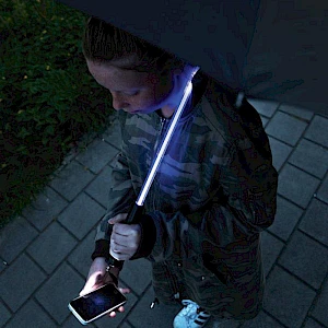 Sateenvarjo LED-valolla