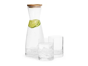 Karahvi ja kaksi lasia