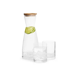 Karahvi ja kaksi lasia lahja