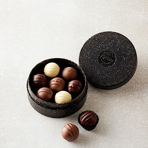 Käsintehdyt konvehdit sulapac-lahjarasiassa 90 g